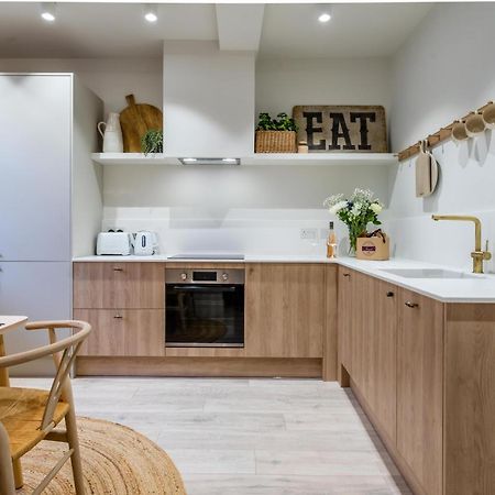 The Lark Apartment Йорк Екстериор снимка