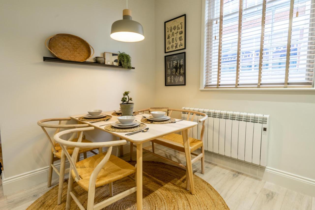 The Lark Apartment Йорк Екстериор снимка