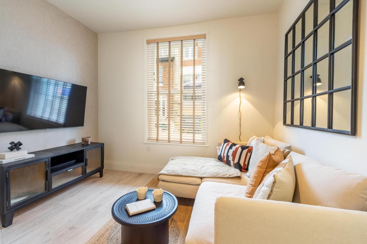 The Lark Apartment Йорк Екстериор снимка